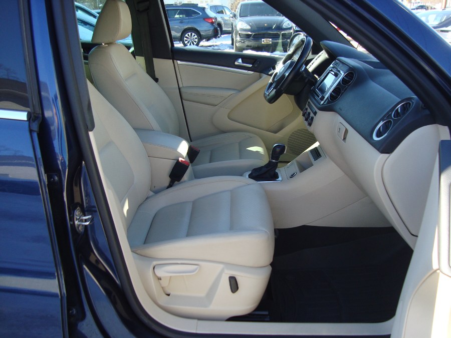 2016 Volkswagen Tiguan 4MOTION 4dr Auto R-Line photo