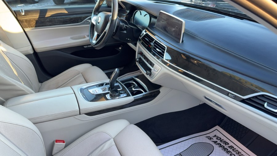 2018 BMW 7-Series 750i xDrive Sedan photo