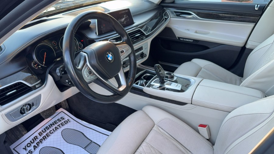 2018 BMW 7-Series 750i xDrive Sedan photo