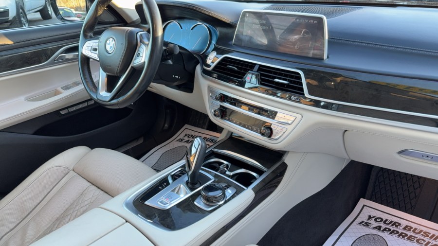 2018 BMW 7-Series 750i xDrive Sedan photo