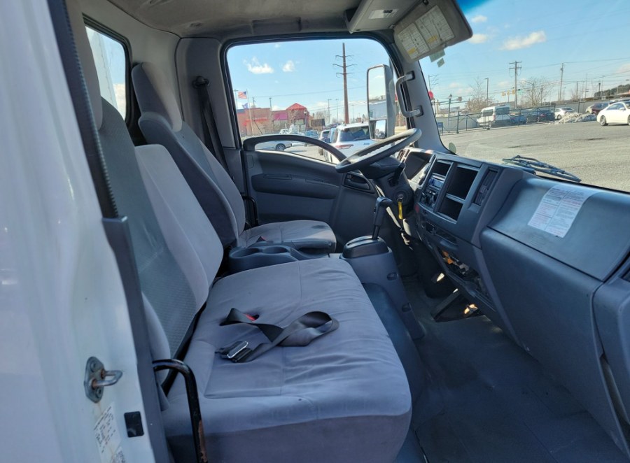 2018 Isuzu Nqr 20FT BOX + LIFT GATE + SIDE DO photo
