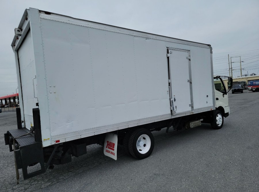 2015 Hino 195 20FT BOX TRUCK + 3300LB LIFT + photo