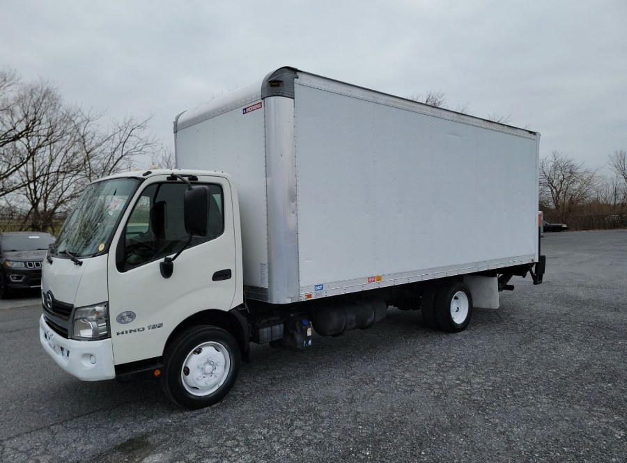 2015 Hino 195 20FT BOX TRUCK + 3300LB LIFT + photo