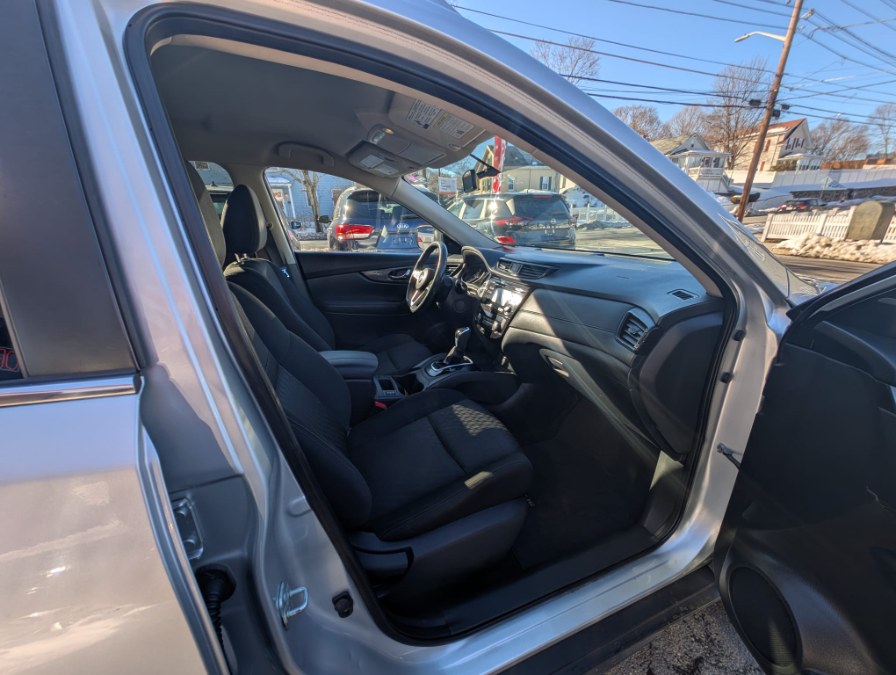 2017 Nissan Rogue AWD SV photo