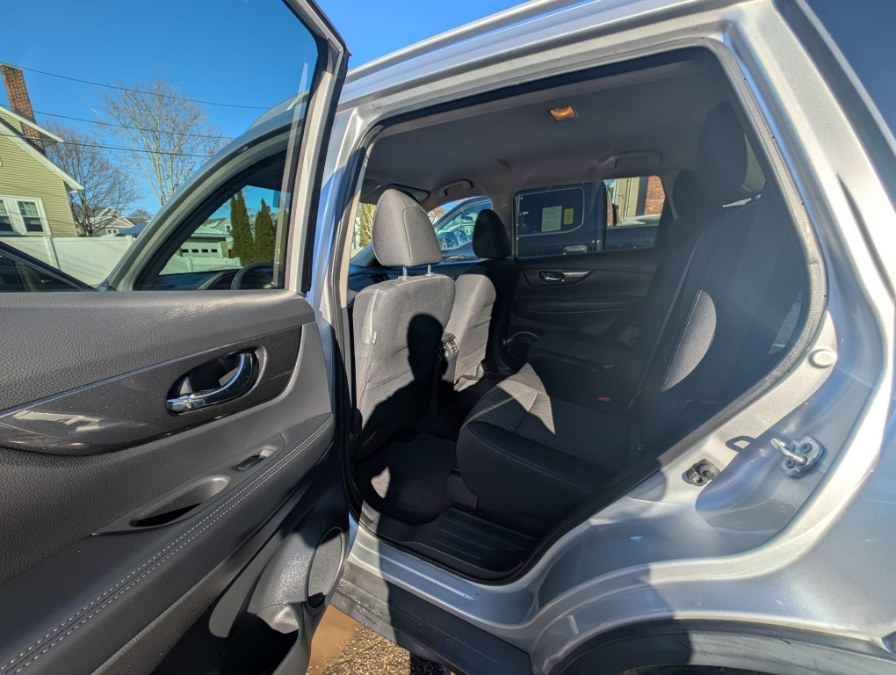 2017 Nissan Rogue AWD SV photo