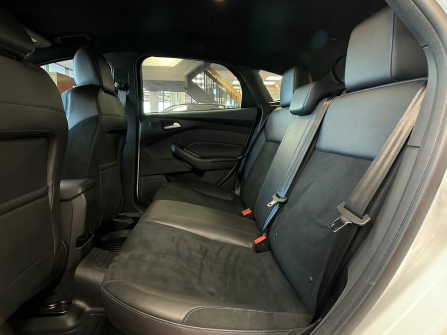 2016 Ford Focus 5dr HB RS photo