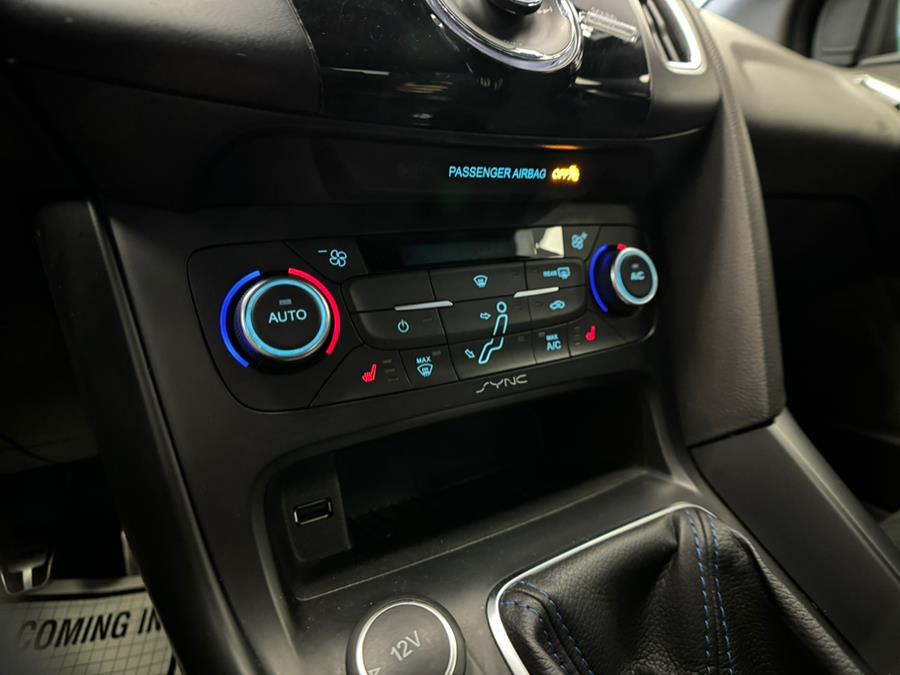 2016 Ford Focus 5dr HB RS photo