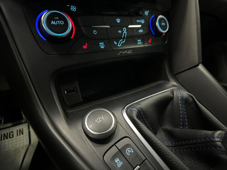 2016 Ford Focus 5dr HB RS photo