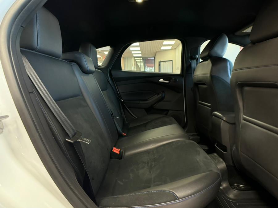2016 Ford Focus 5dr HB RS photo