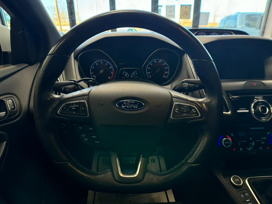 2016 Ford Focus 5dr HB RS photo