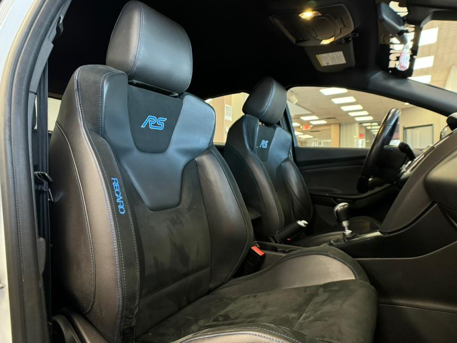2016 Ford Focus 5dr HB RS photo