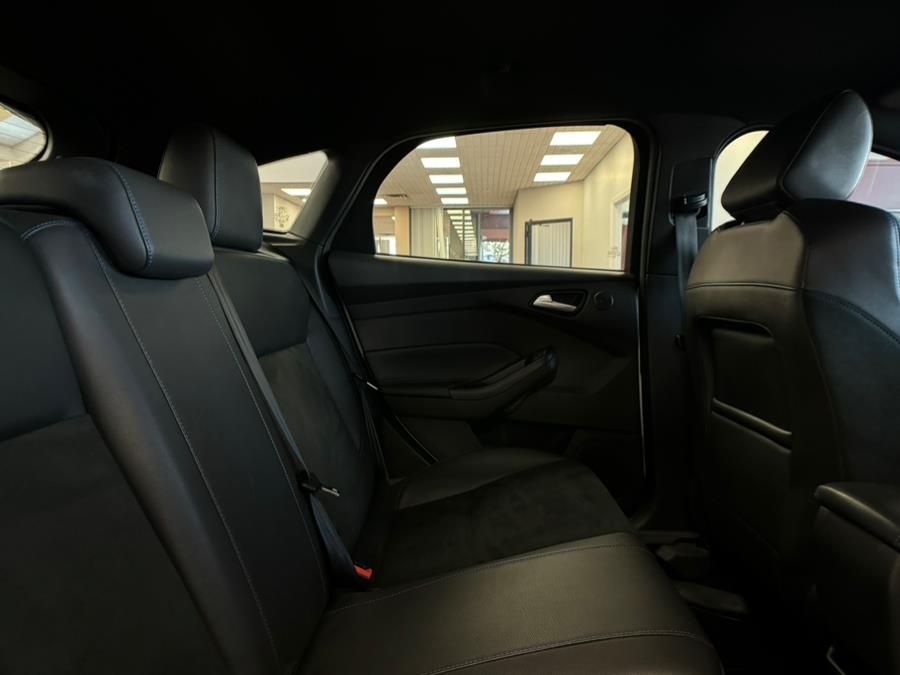 2016 Ford Focus 5dr HB RS photo