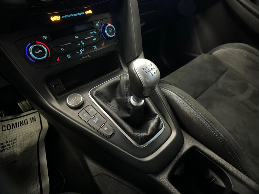 2016 Ford Focus 5dr HB RS photo