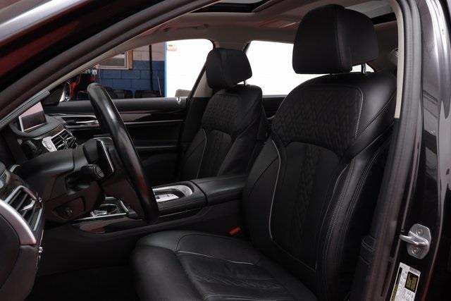 2022 BMW 7-Series 740i xDrive photo