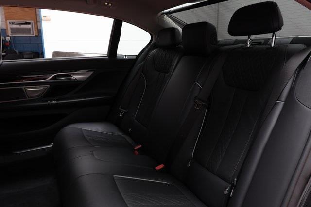2022 BMW 7-Series 740i xDrive photo