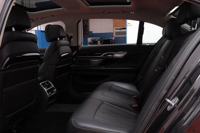 2022 BMW 7-Series 740i xDrive photo
