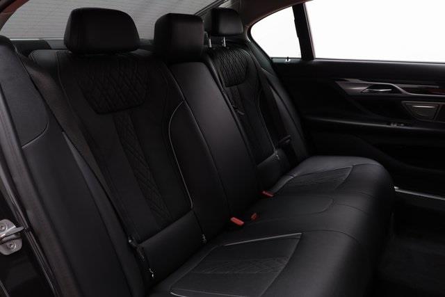 2022 BMW 7-Series 740i xDrive photo