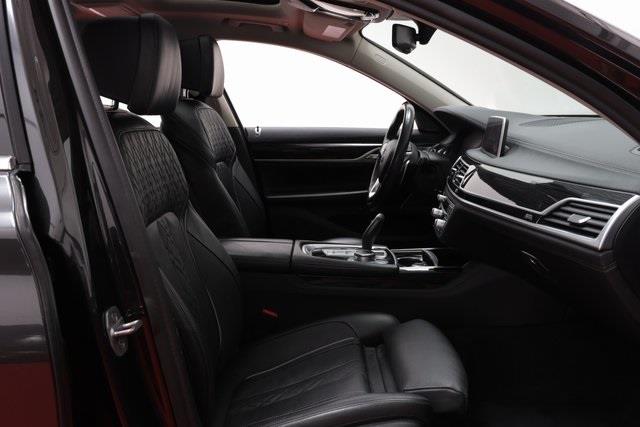 2022 BMW 7-Series 740i xDrive photo