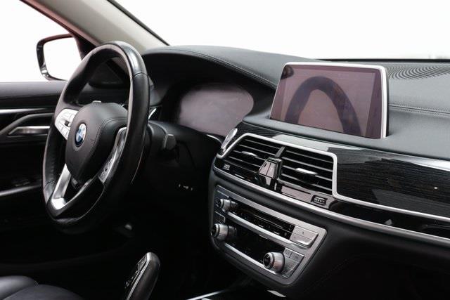 2022 BMW 7-Series 740i xDrive photo
