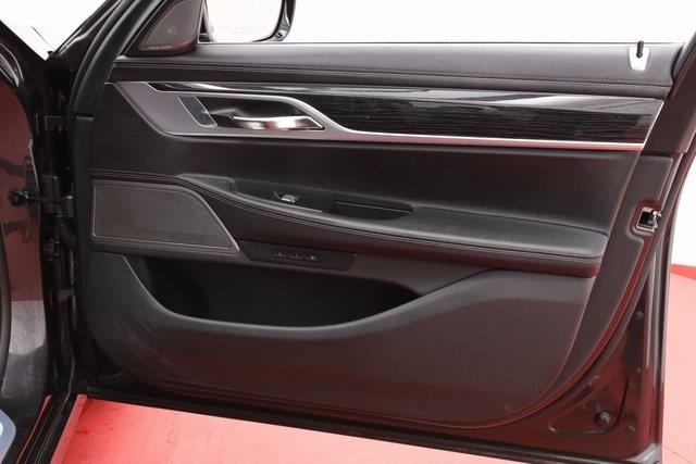 2022 BMW 7-Series 740i xDrive photo