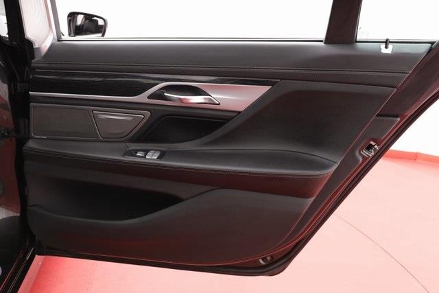 2022 BMW 7-Series 740i xDrive photo