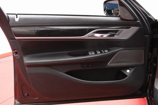 2022 BMW 7-Series 740i xDrive photo
