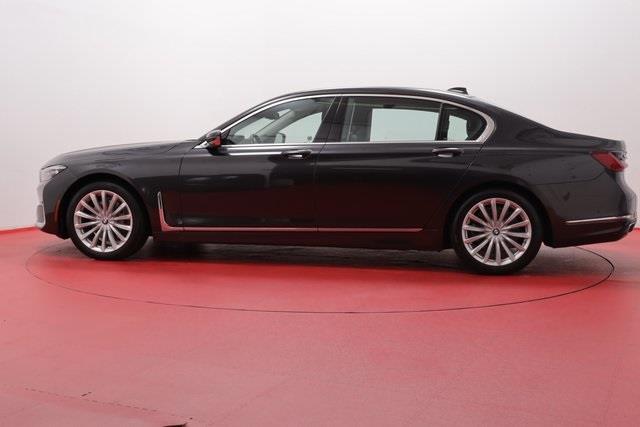 2022 BMW 7-Series 740i xDrive photo