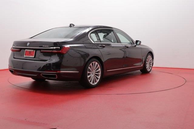 2022 BMW 7-Series 740i xDrive photo