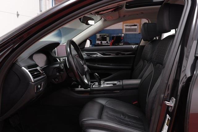 2022 BMW 7-Series 740i xDrive photo