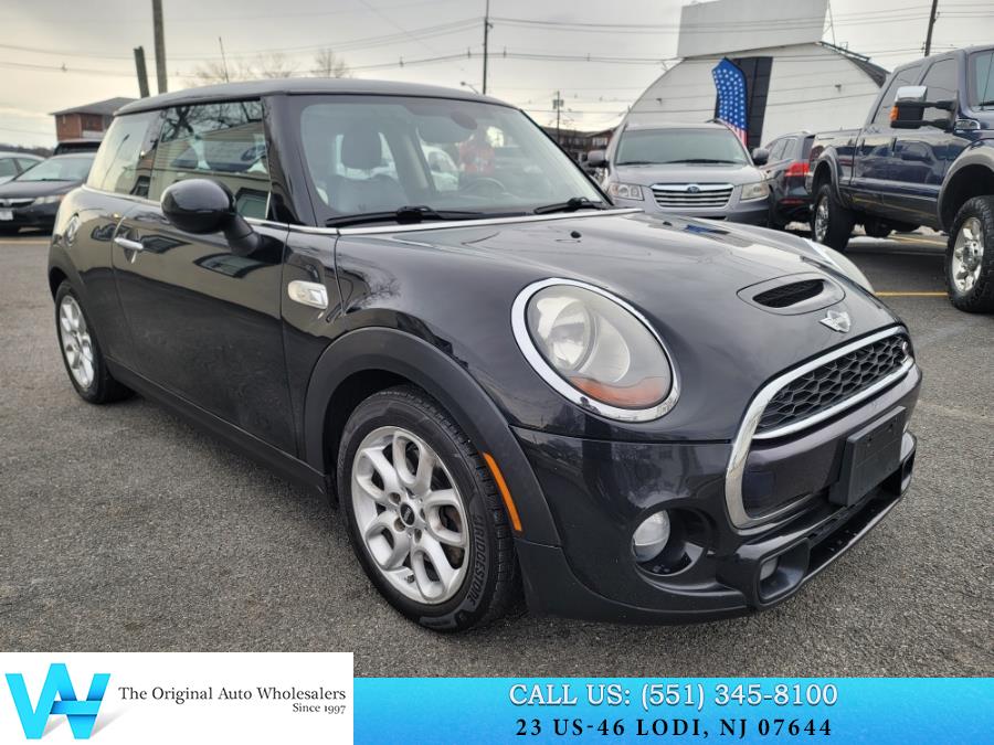 2015 MINI Cooper Hardtop 2dr HB S photo