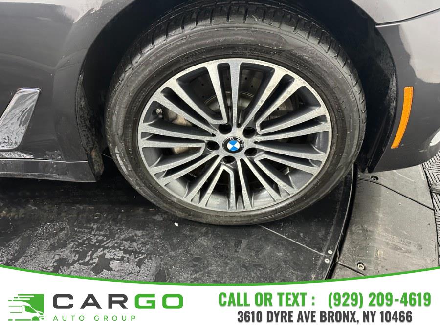 2019 BMW 5-Series 530i xDrive Sedan photo
