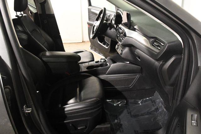 2021 Ford Escape Hybrid Titanium photo