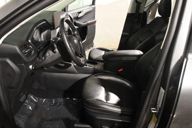 2021 Ford Escape Hybrid Titanium photo
