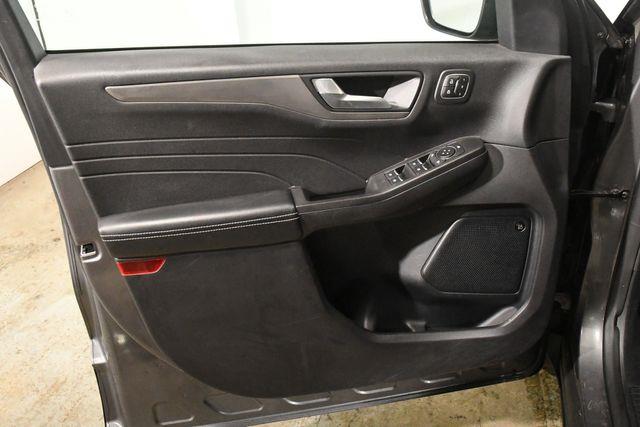2021 Ford Escape Hybrid Titanium photo