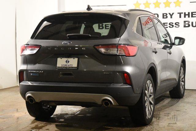 2021 Ford Escape Hybrid Titanium photo