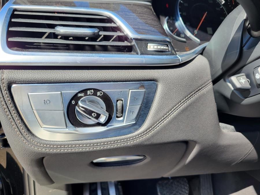 2016 BMW 7-Series 4dr Sdn 750i xDrive AWD photo