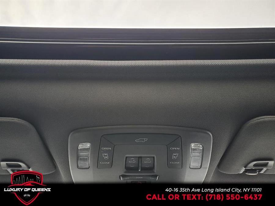 2022 Toyota Sienna XSE AWD 7-Passenger Natl photo