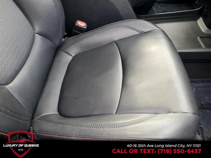 2022 Toyota Sienna XSE AWD 7-Passenger Natl photo