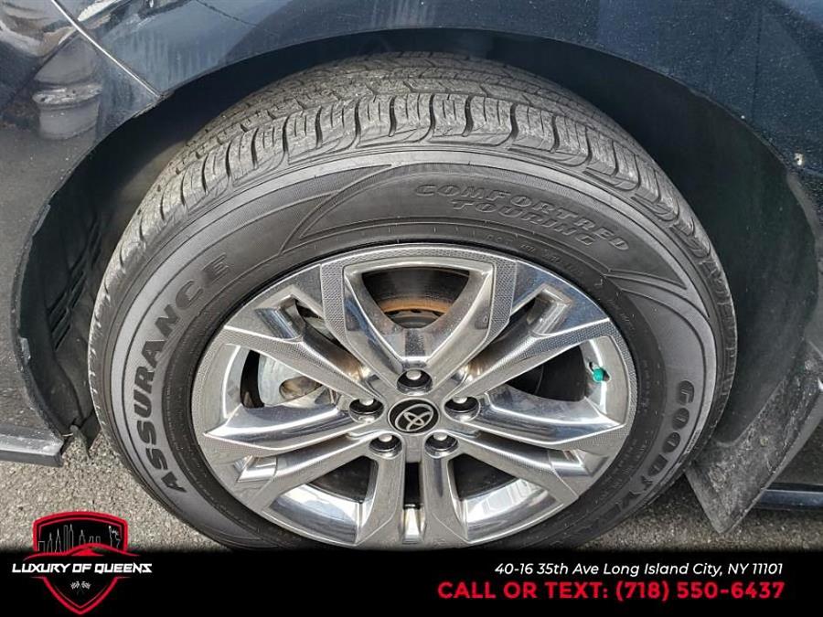 2022 Toyota Sienna XSE AWD 7-Passenger Natl photo