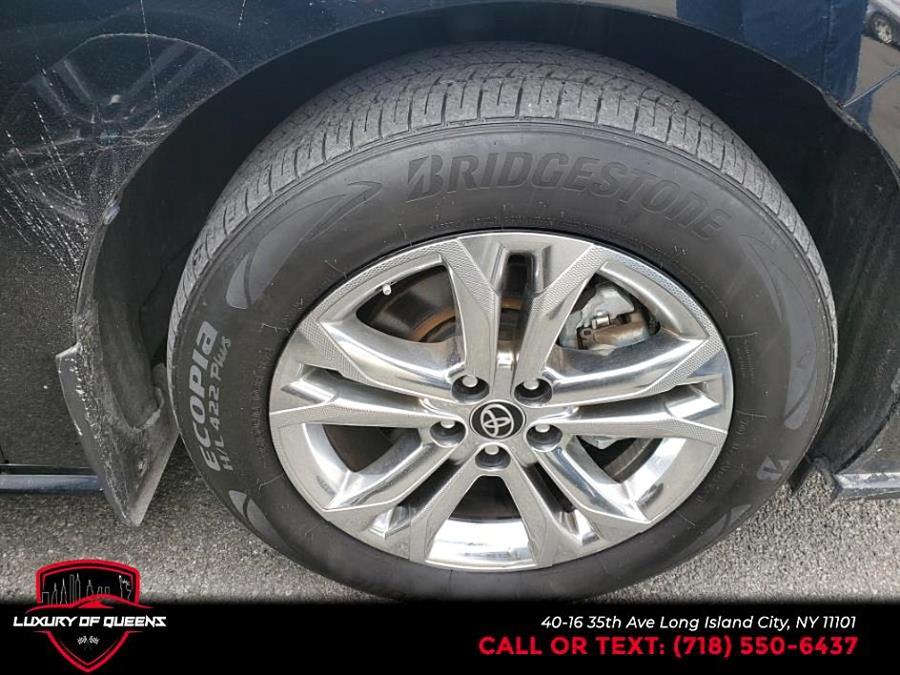 2022 Toyota Sienna XSE AWD 7-Passenger Natl photo