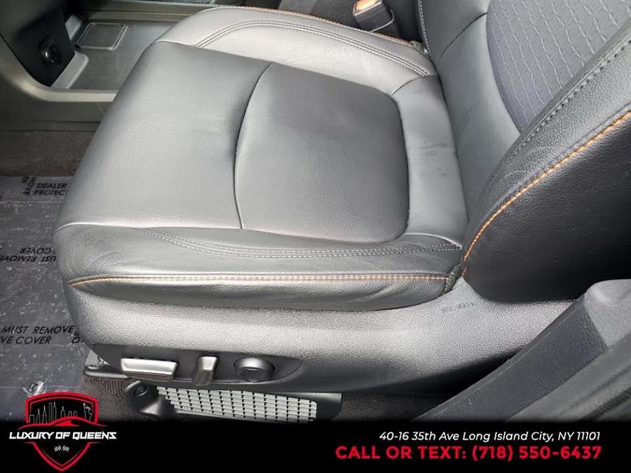 2022 Toyota Sienna XSE AWD 7-Passenger Natl photo