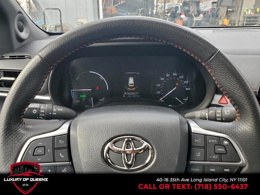 2022 Toyota Sienna XSE AWD 7-Passenger Natl photo