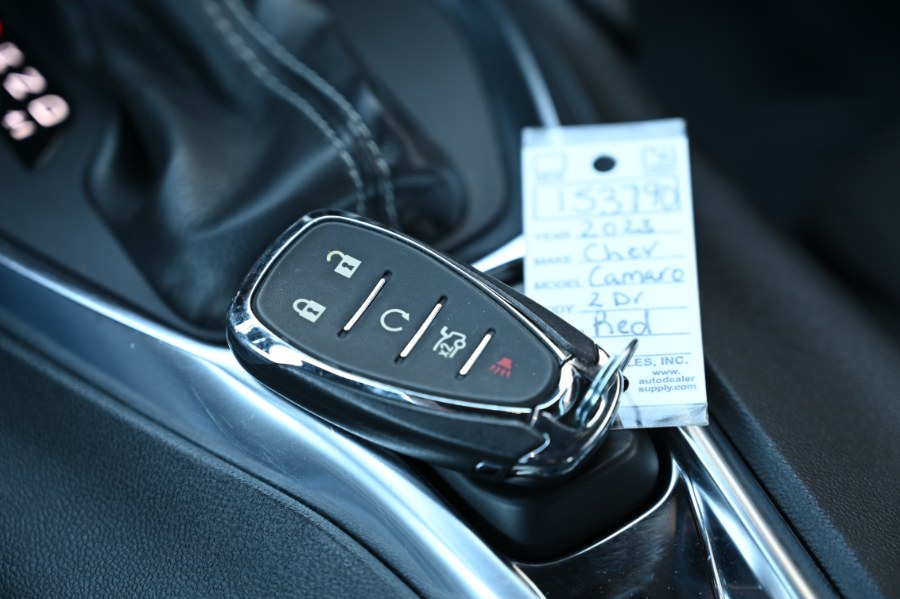 2023 Chevrolet Camaro 2dr Cpe 1LT photo