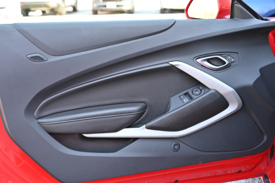 2023 Chevrolet Camaro 2dr Cpe 1LT photo