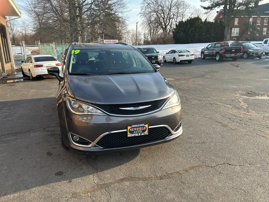 2019 Chrysler Pacifica Touring L FWD photo