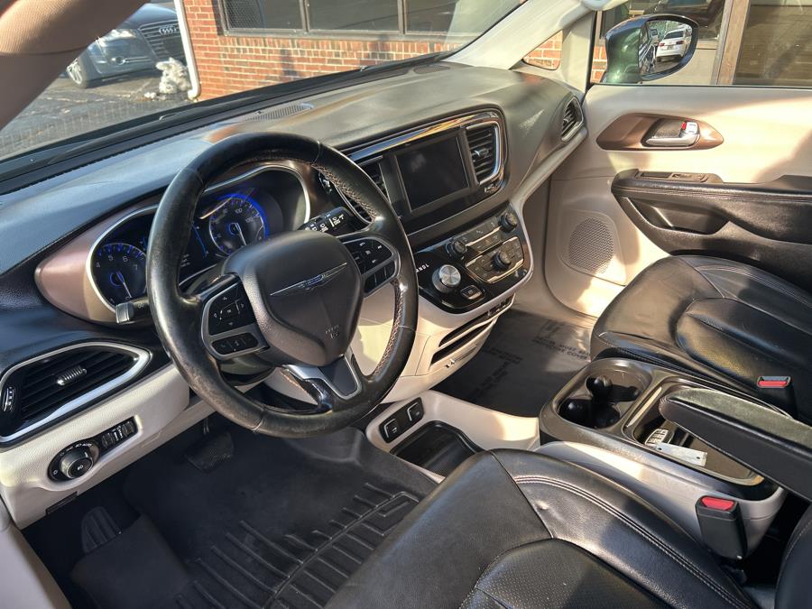 2019 Chrysler Pacifica Touring L FWD photo