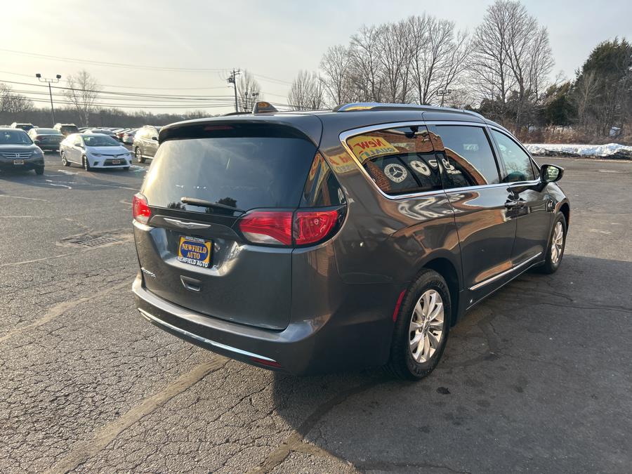 2019 Chrysler Pacifica Touring L FWD photo