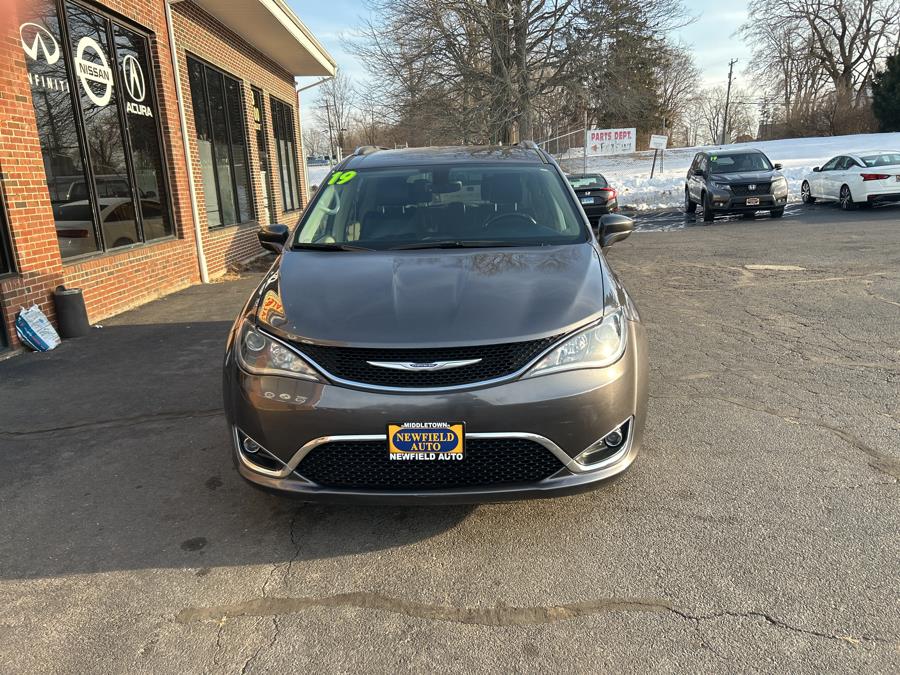 2019 Chrysler Pacifica Touring L FWD photo
