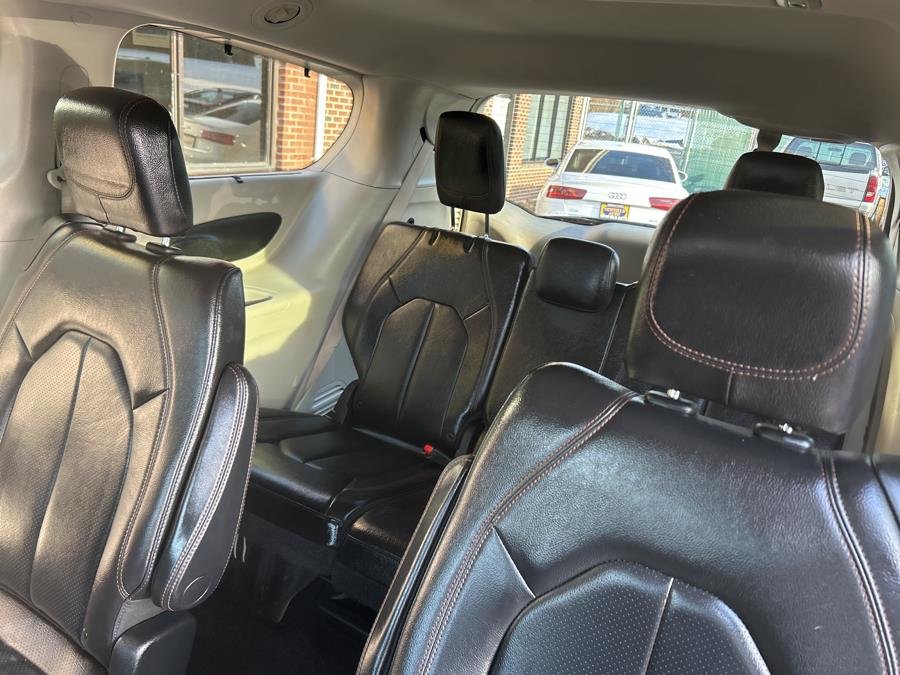 2019 Chrysler Pacifica Touring L FWD photo