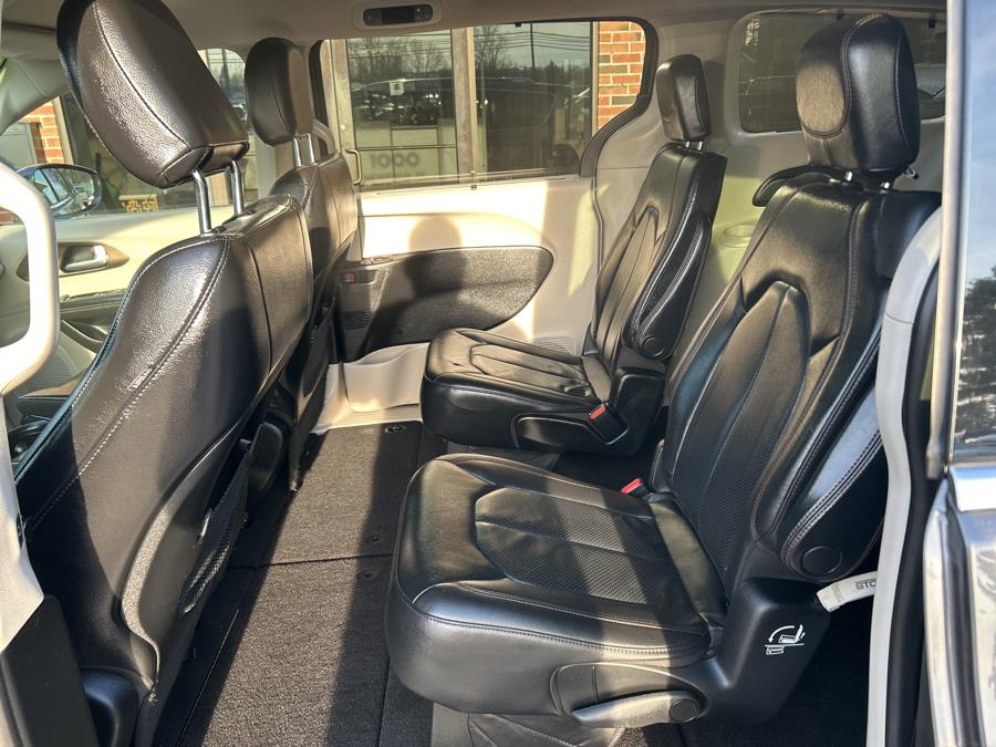 2019 Chrysler Pacifica Touring L FWD photo